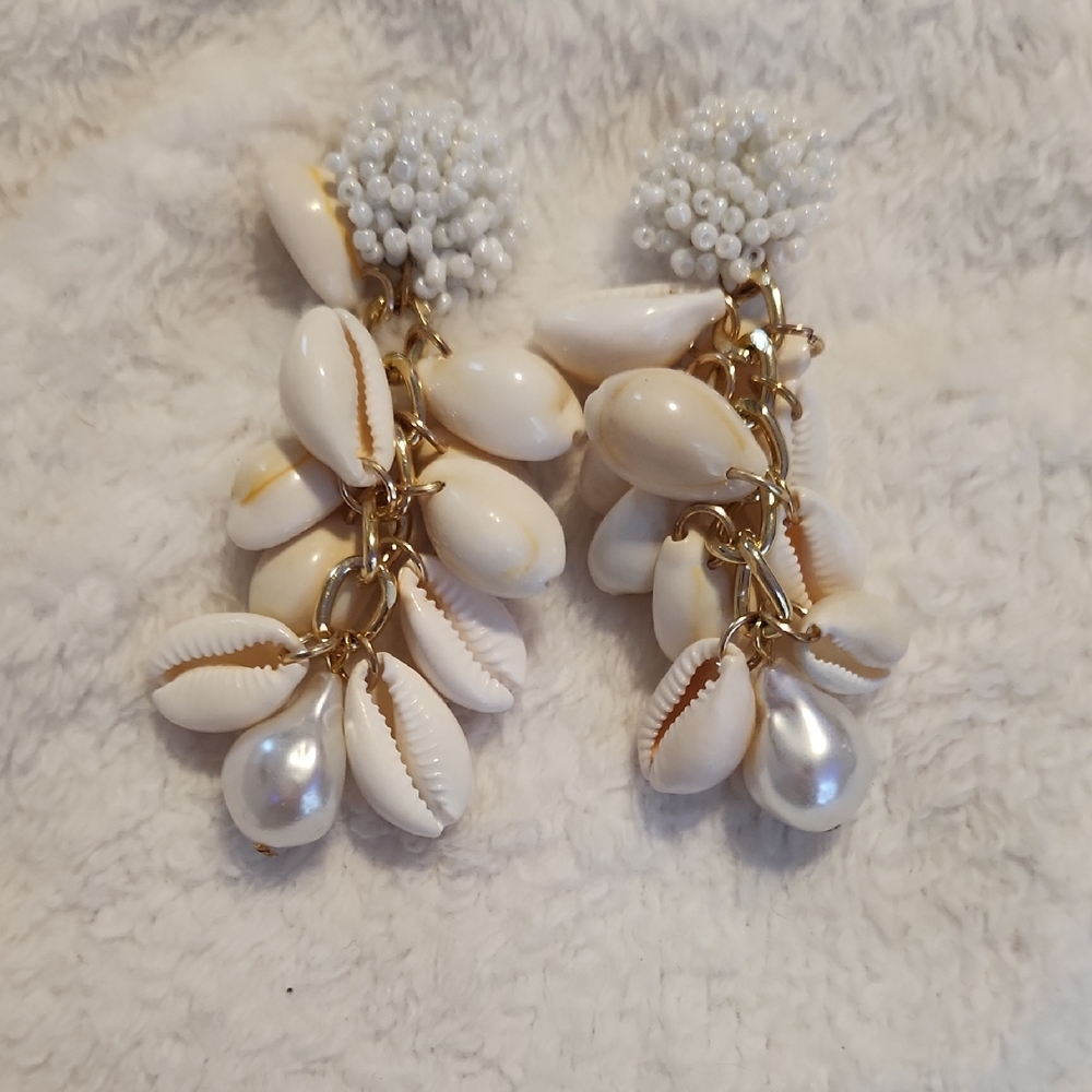 Elegant White and Gold Shell Earrings
